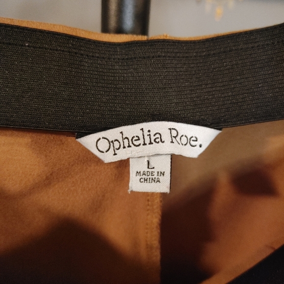 Ophelia Roe Tan Pants With Zippered Ankles. Size Large, 26 Inseam - Picture 5 of 6